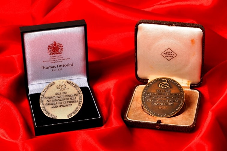 Left: Left: Current medal / Right: Medal awarded in 1958