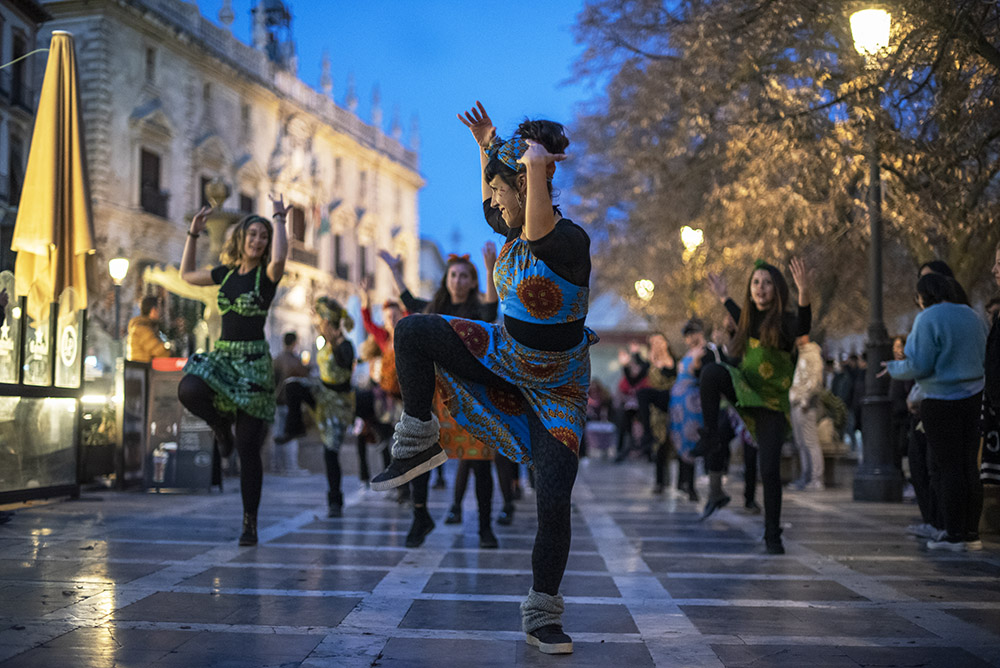 Street Dancers Of Granda