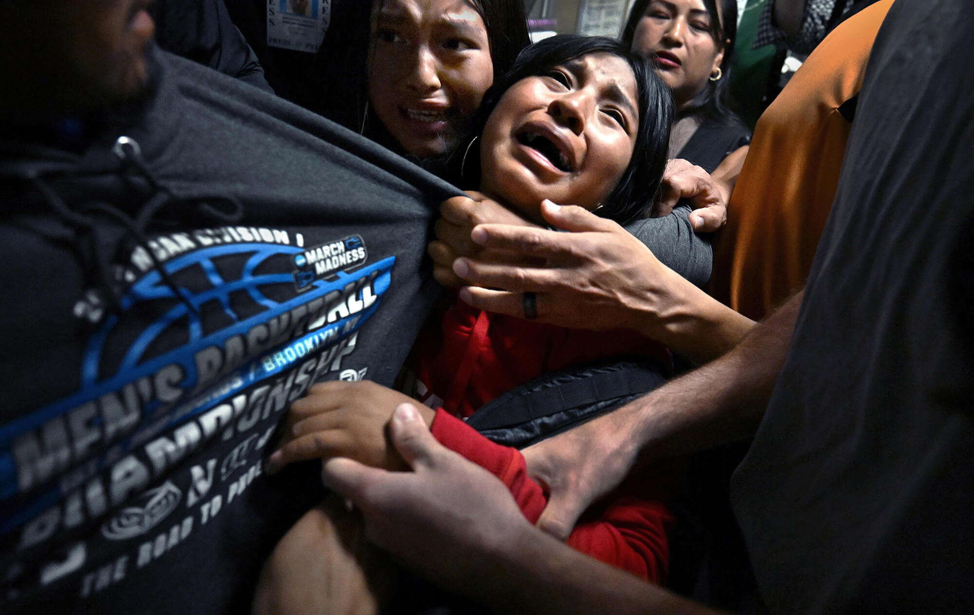 1. 001 World Press Photo Of The Year Carol Guzy ZUMA Press Iwitness For Miami Herald