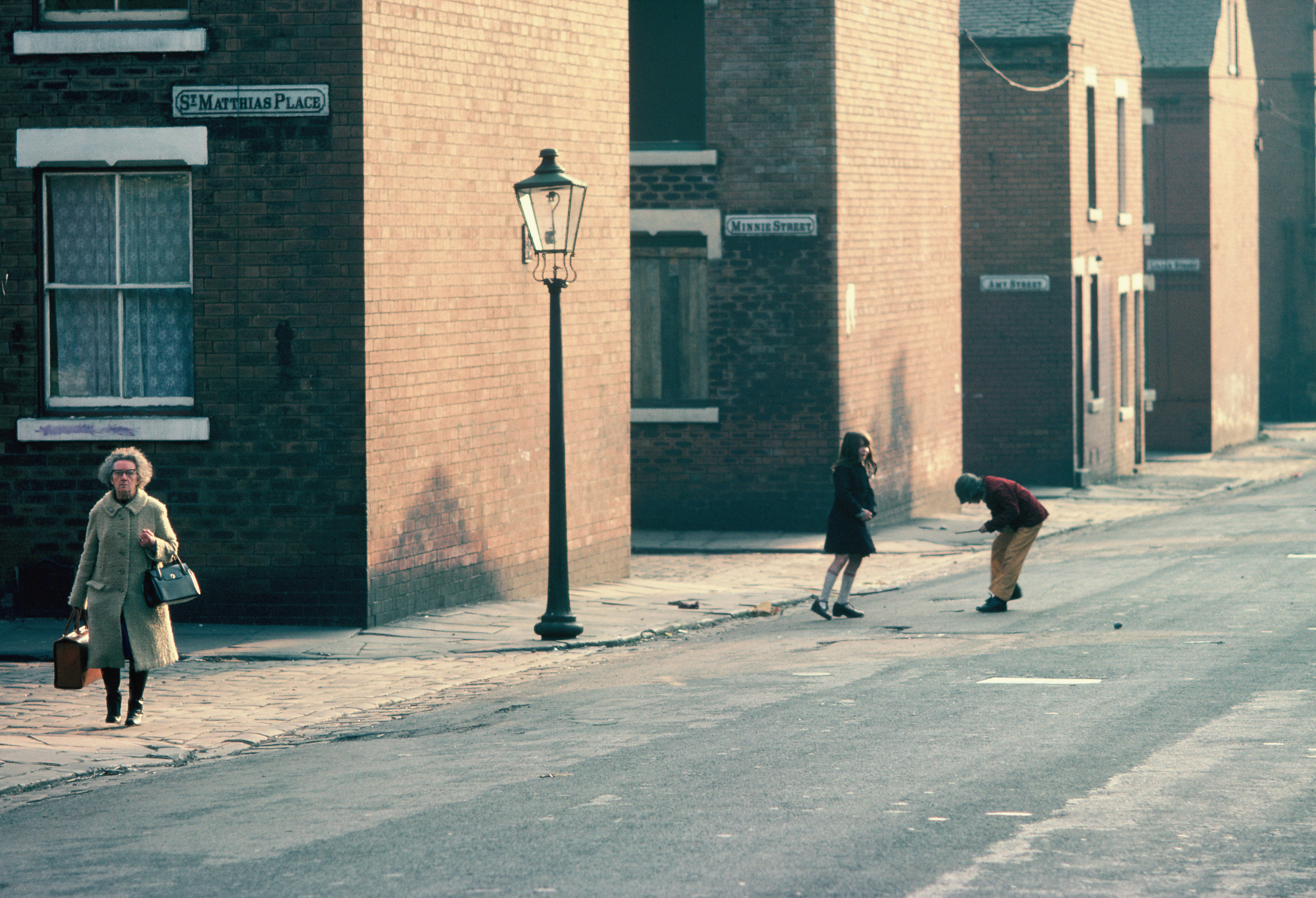 Andrew Goodall005 Street Scene, Leeds. December 1976