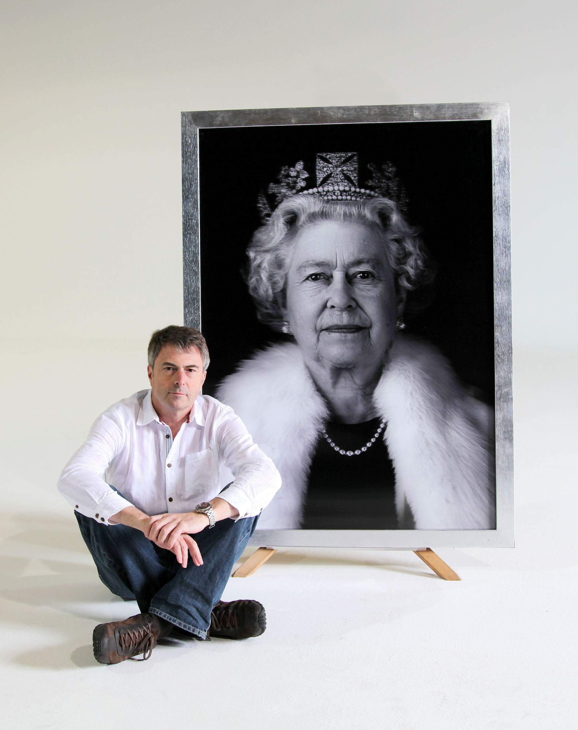 Rob Munday With His 2004 Portrait Of Queen Elizabeth II