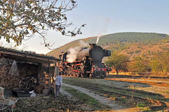 Watching The Train,Dvoriste,Serbia