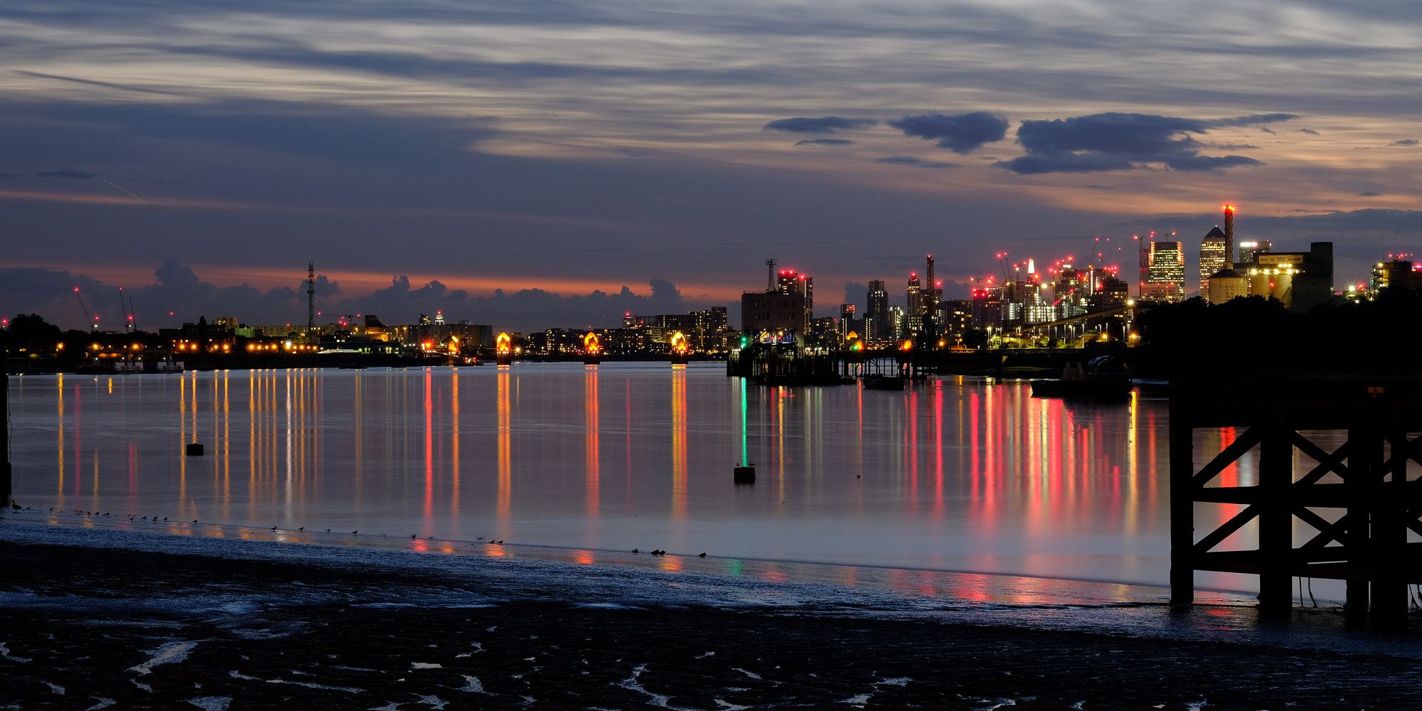 Richards Chave Cox Canary Wharf At Dusk