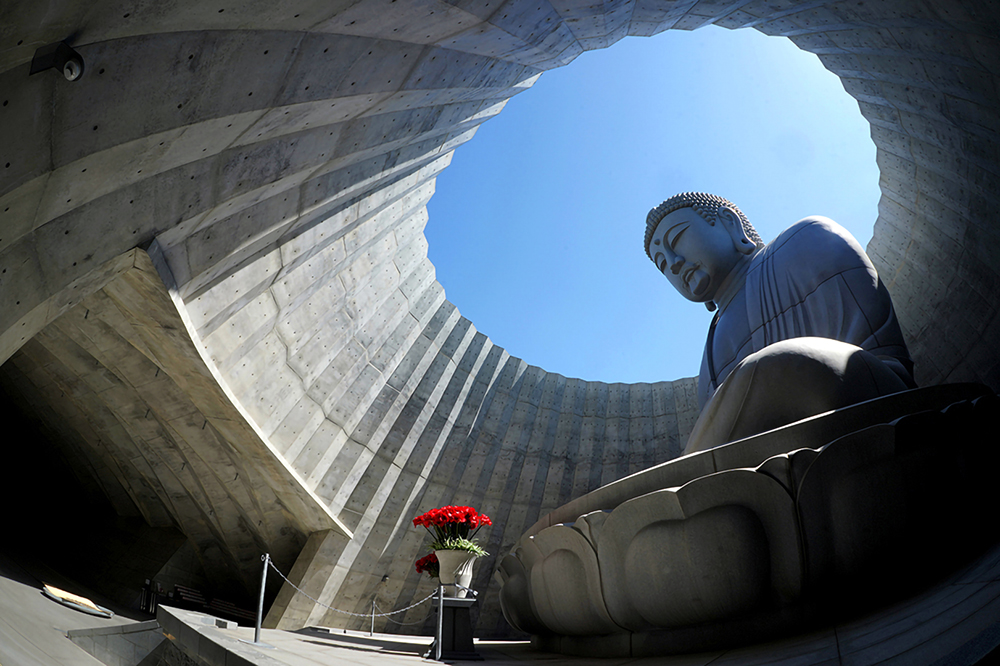 Makomanai Buddha Statue, Hong Kong by Li Kwok Kong