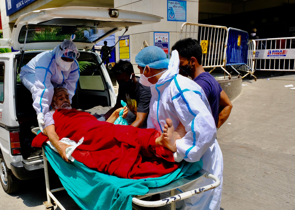 Receiving COVID 19 Patient To Kolkata Hospital