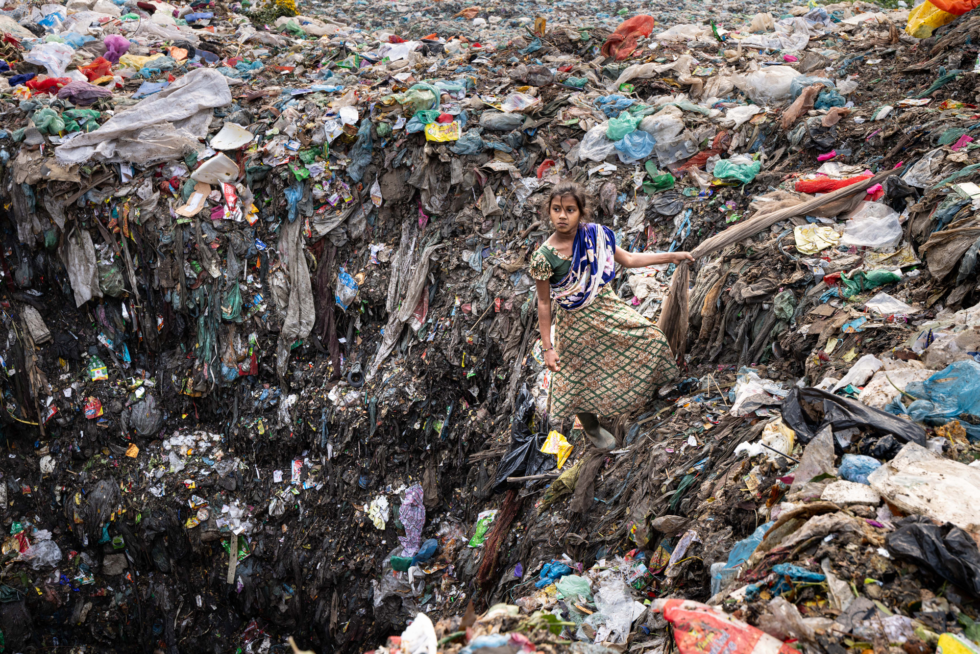 5572439 Valerie Mather The Marks We Leave Behind 1