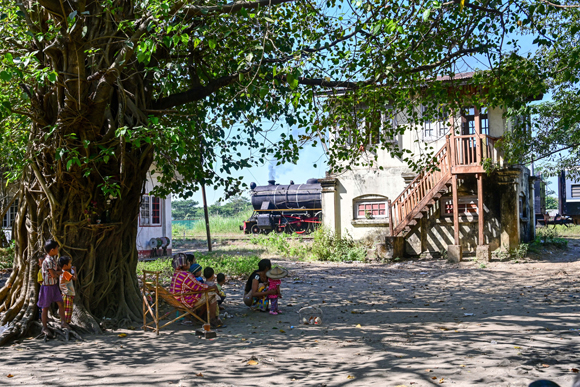 Morning Entertainment, Pyantaza,Myanmar