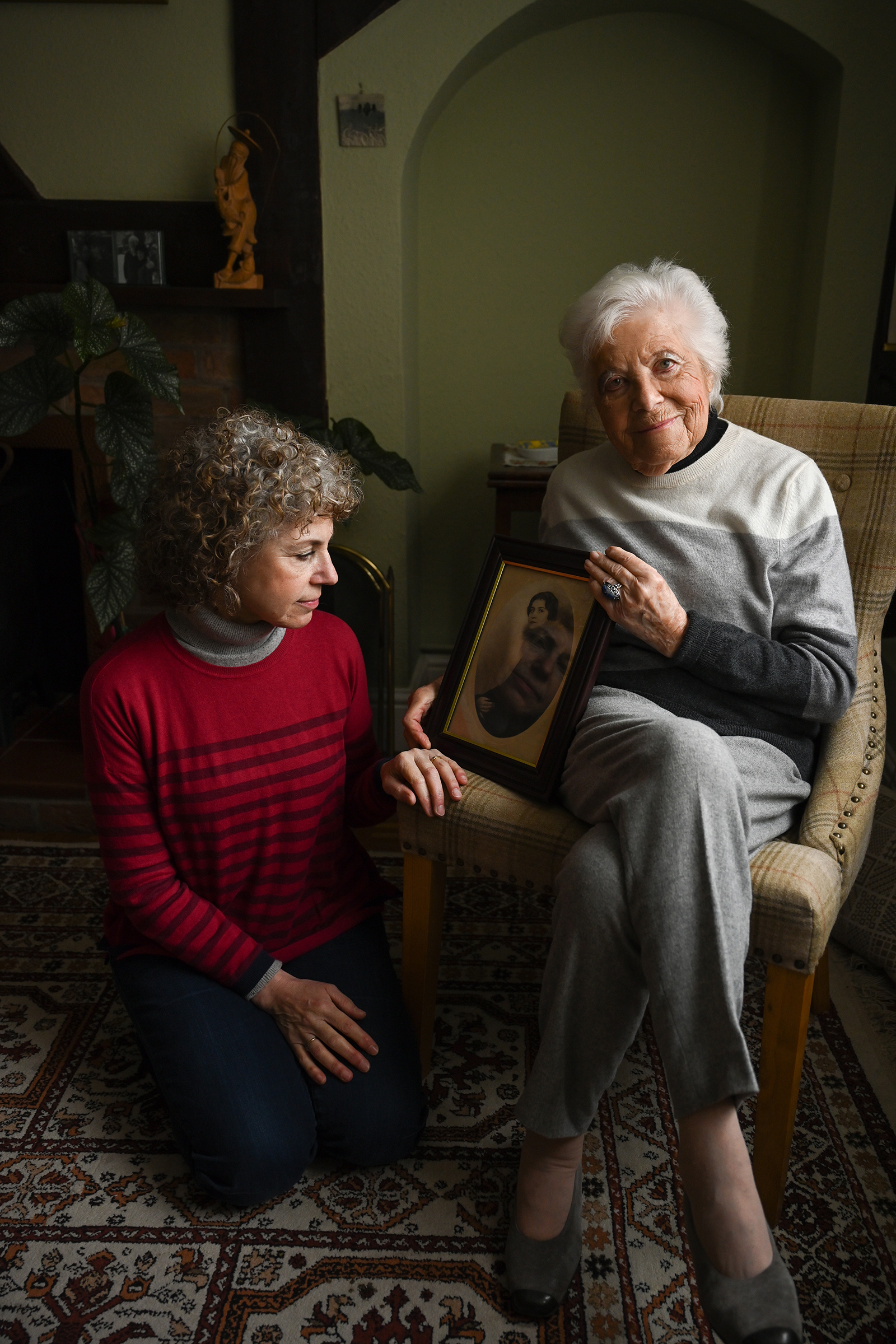 V2 Rosl Schatzburger With Her Daughter Lesley Schatzburger