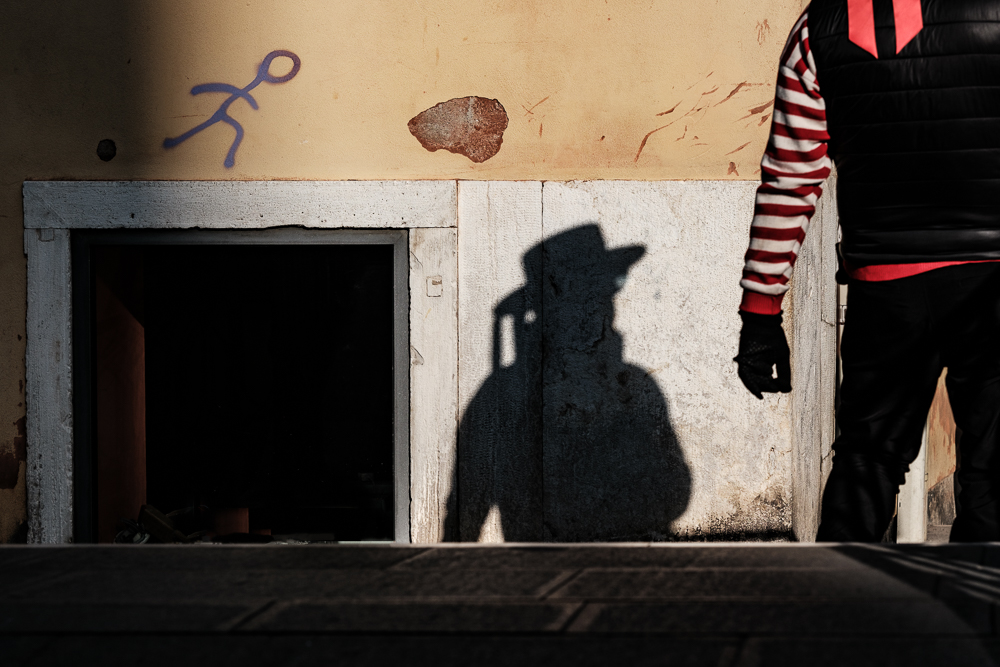 Gondoliere, Venice Italy, by Mandy Davies