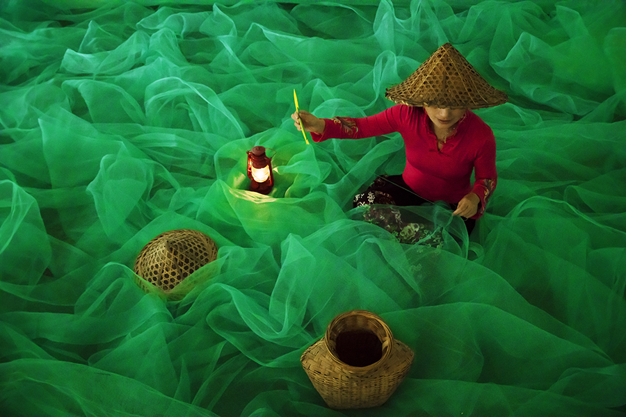 Mending Fishing Net By Antony Yip ARPS (Hong Kong)