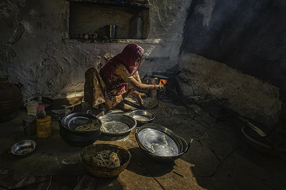 The Chipatti Maker, Peeh, Rajasthan, Ian Wright Travel Comp